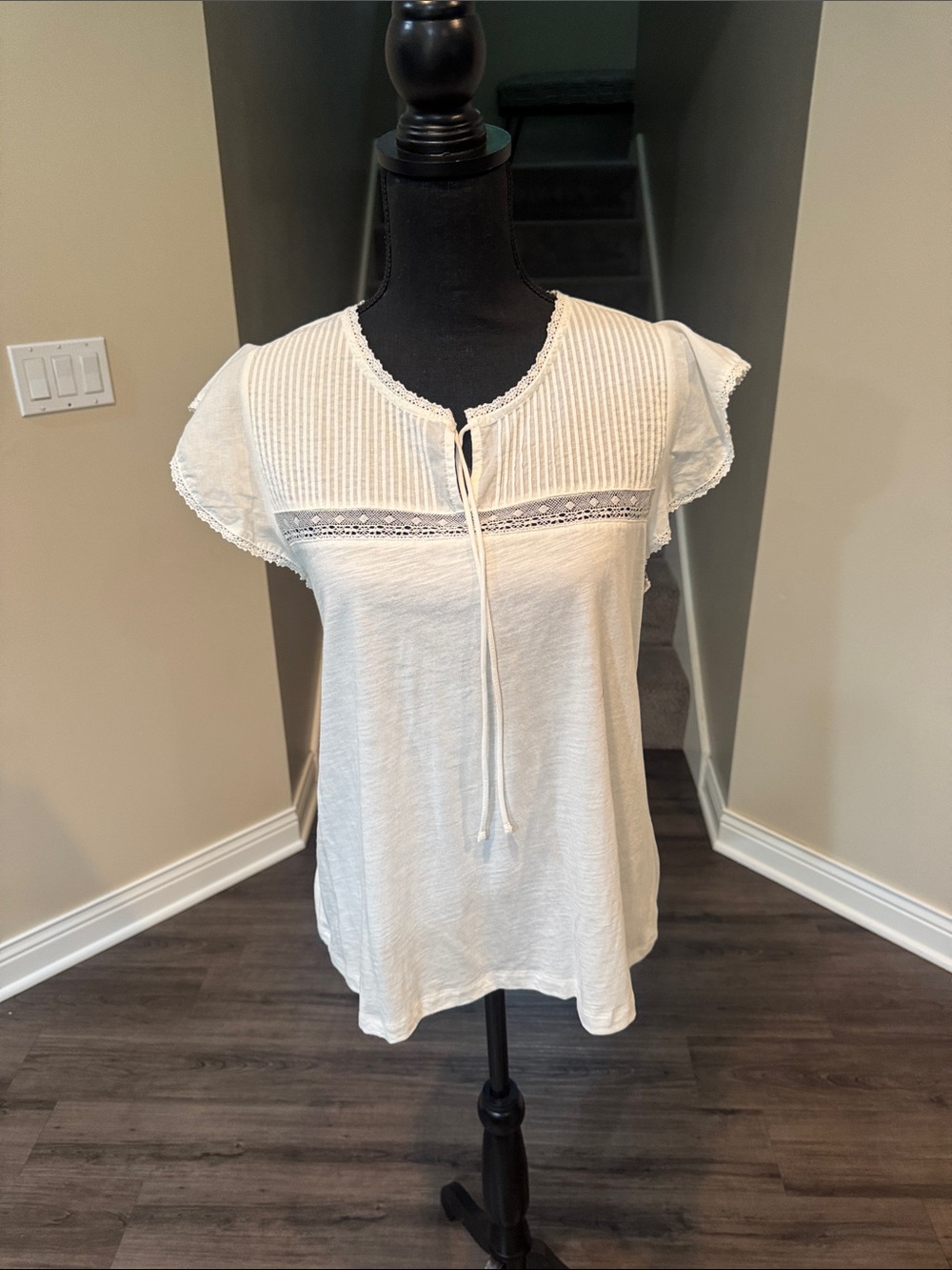 Sanctuary Cream Lace-Trim Tie-Front Pintuck Blouse